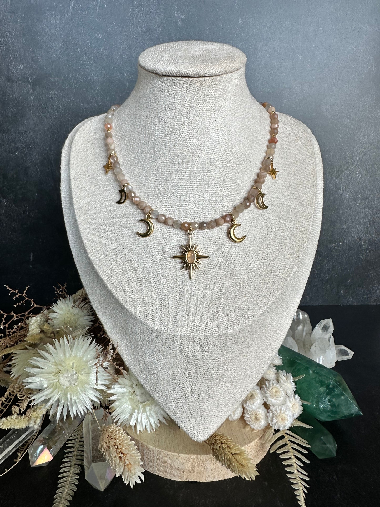Edelstein Perlenkette Unikat | Nordstern-Kette mit Multi-Mondstein
