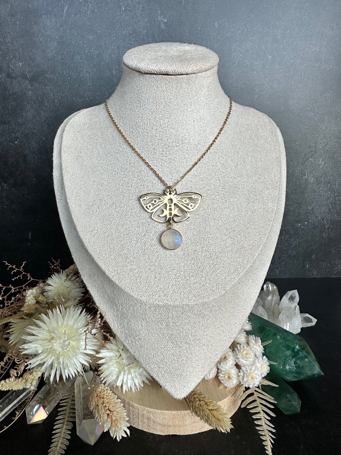 Halskette Edelstahl & Edelstein | Motte & Regenbogenmondstein