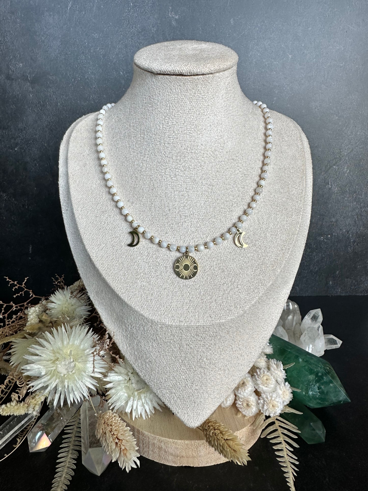 Edelstein Perlenkette Unikat | Sonne & Mond-Kette mit Muschel