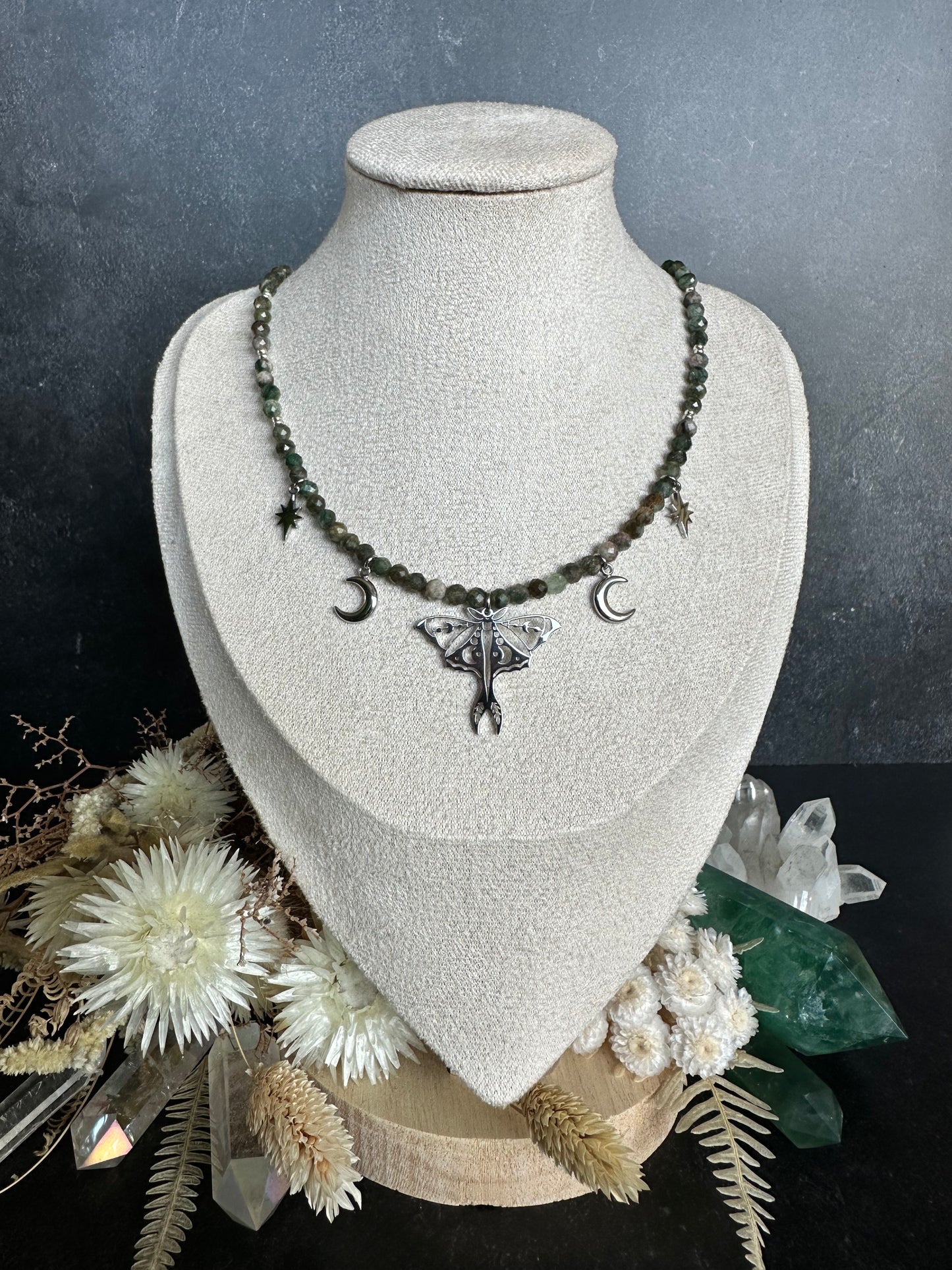 Edelstein Perlenkette Unikat | Mystische Mottenkette mit Fuchsit