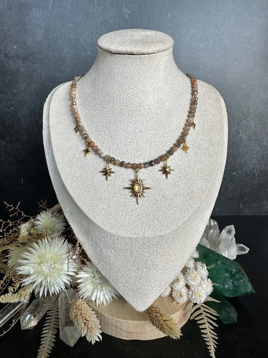 Edelstein Perlenkette Unikat | Nordstern-Kette mit Multi-Mondstein